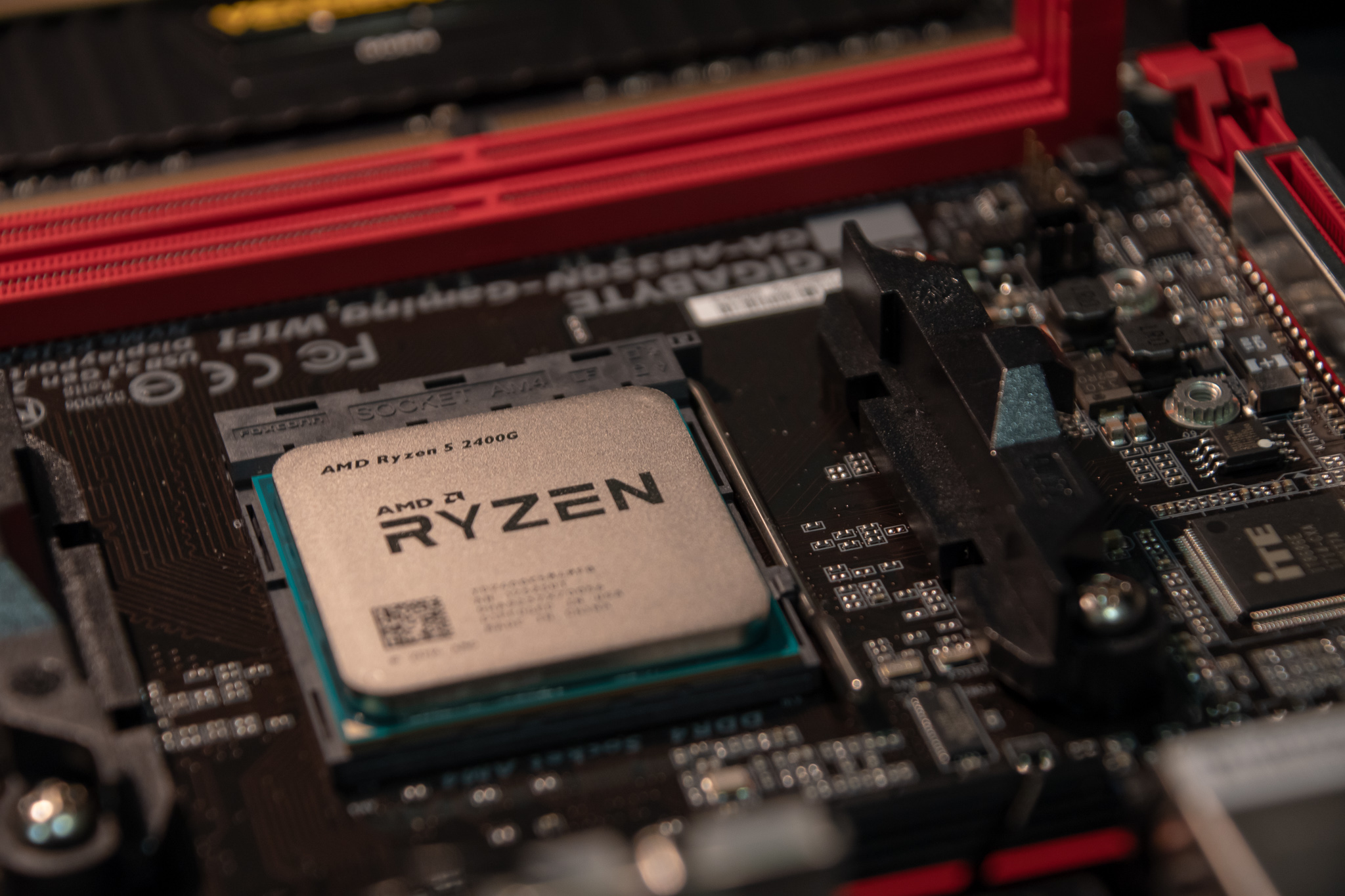 AMD Ryzen 5 2400G